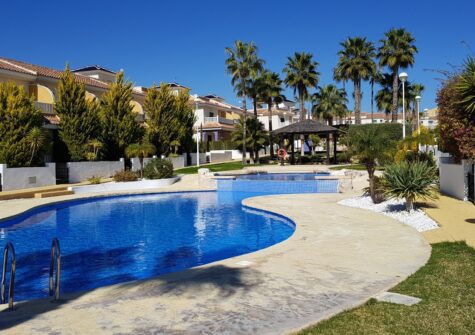 Flott penthouse leilighet på attraktive Albamar – sentralt i Ciudad Quesada!